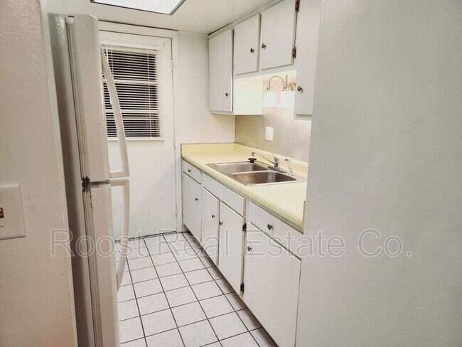 Foto del edificio - 2406 Red Coach Dr