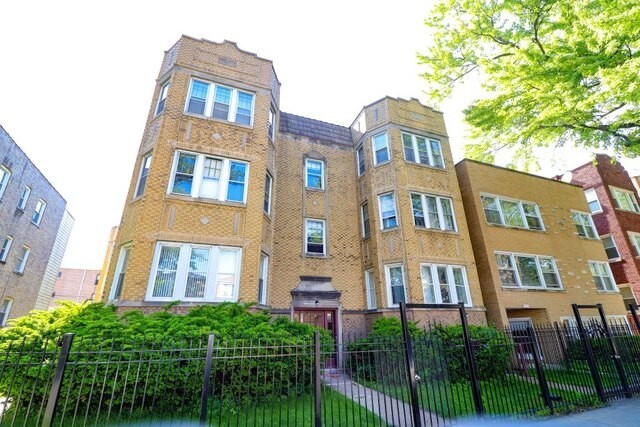 Primary Photo - 6216 N Mozart St