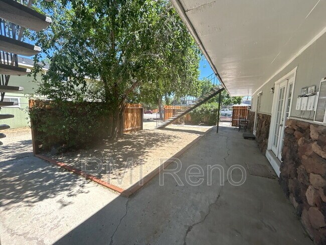 Foto del edificio - 1416 N Edmonds Dr