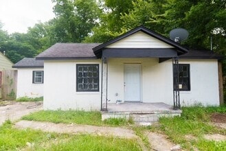 Building Photo - 2005 Belton Ave