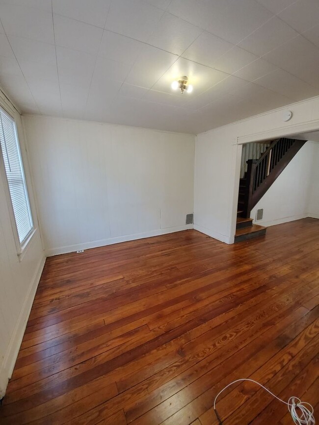 Building Photo - 344-346 S Locust St