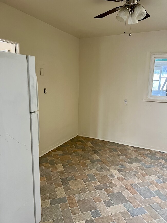 Kitchen/Breakfast Nook - 1215 Morelia St