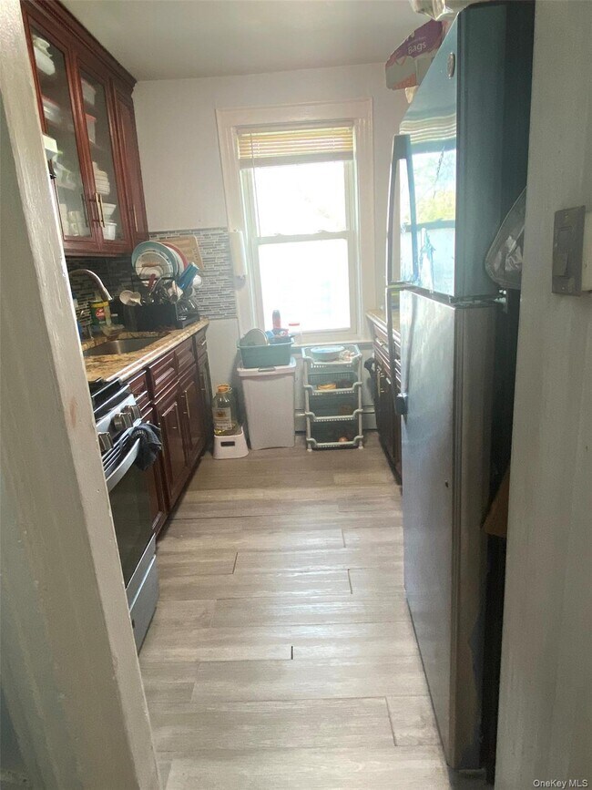 Foto del edificio - 107-02 Pinegrove St