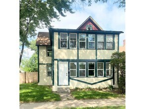 Building Photo - 2302 6th St NE