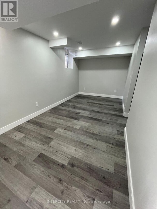 Photo du bâtiment - 54 Hansard Dr