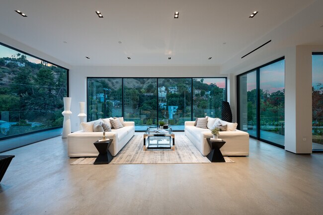 Foto del edificio - 3920 Knobhill Dr