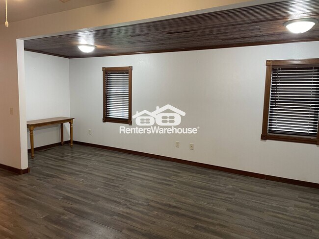 Foto del edificio - 318 Keller Ave N