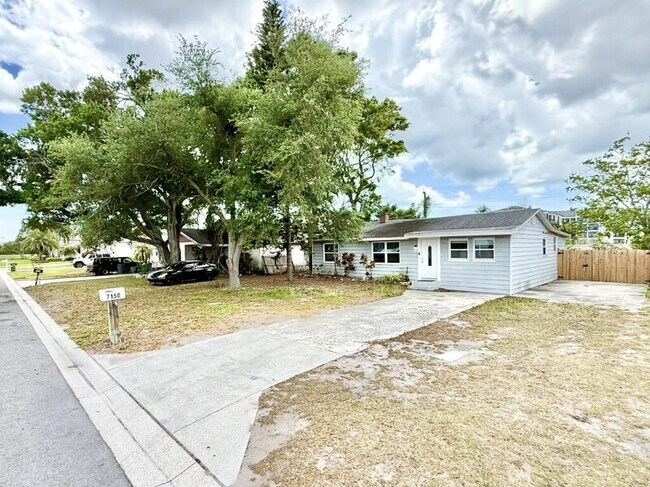 Foto del edificio - 7150 79th St N