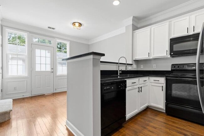 Foto del edificio - 13119 Arbor Day Ct