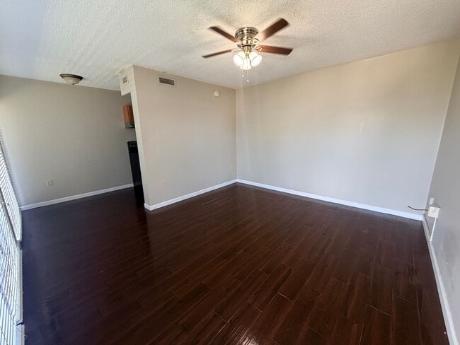 Building Photo - 2990 Rhodes Cir S
