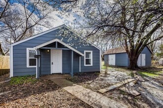 Building Photo - 852 N Belmont Pl