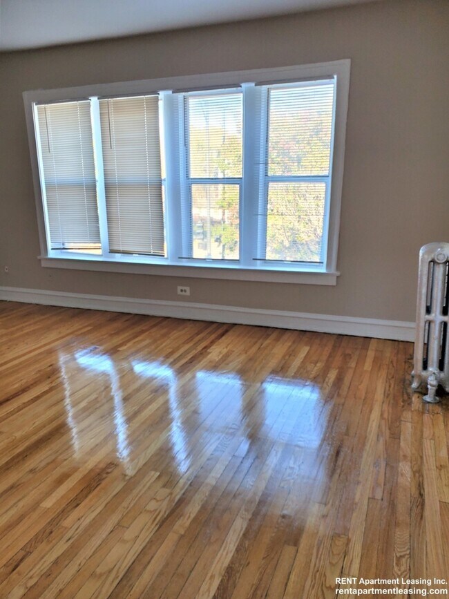 Foto del edificio - 5662 N Ridge Ave