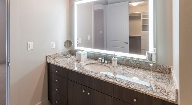 Building Photo - Bogglingly cool 1Br