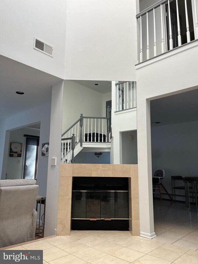 Building Photo - 6 Schindler Ct