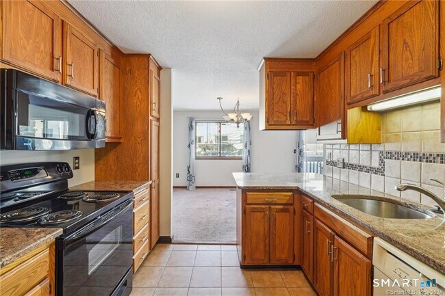 Foto del edificio - 17 Oak Forest Dr