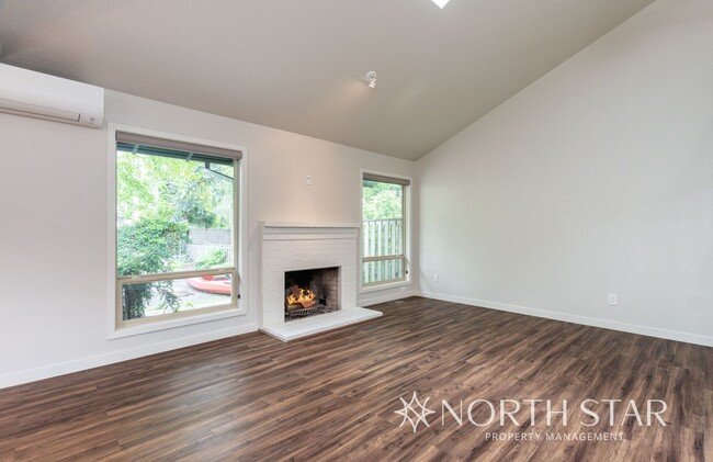 Building Photo - Lake Oswego home near Westlake Park