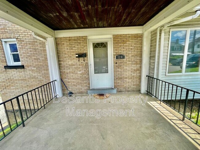 Foto del edificio - 1201 Creedmoor Ave