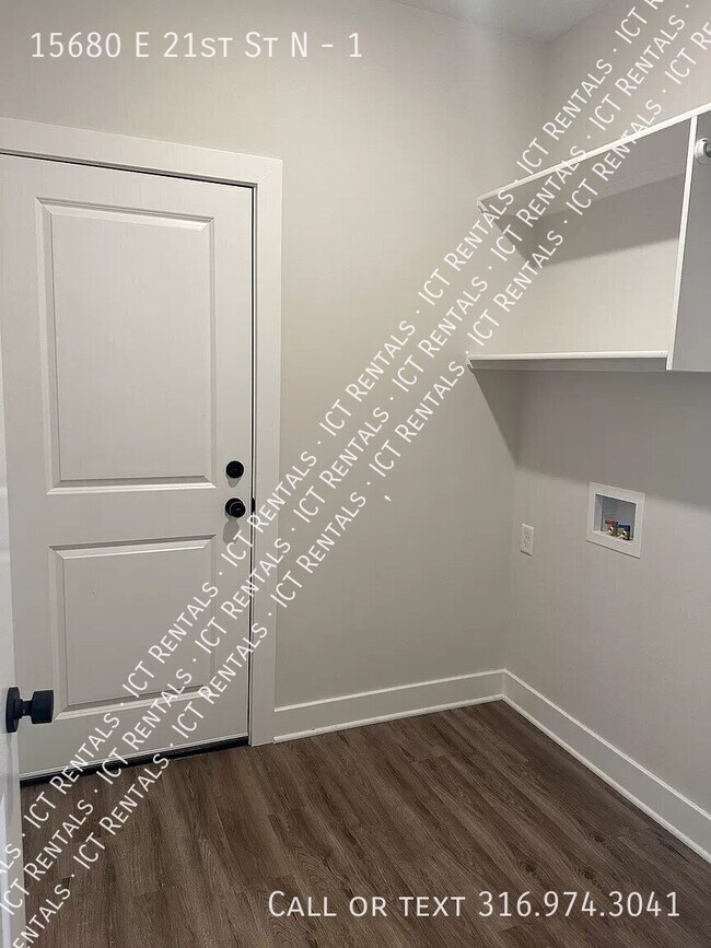 Foto del edificio - 15680 E 21st St N