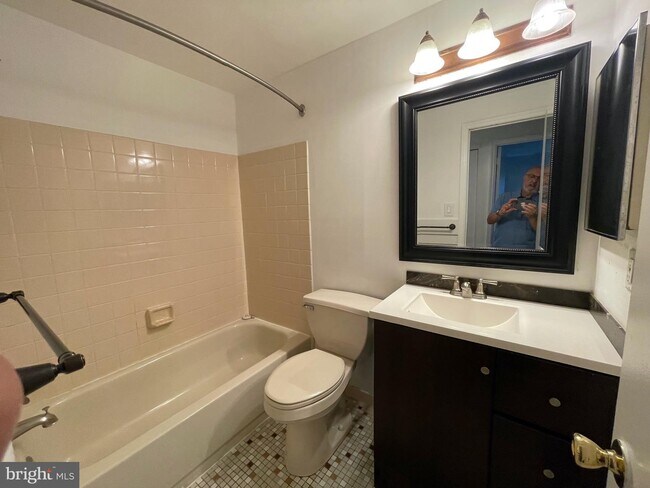 Foto del edificio - 13014 Blakeslee Dr
