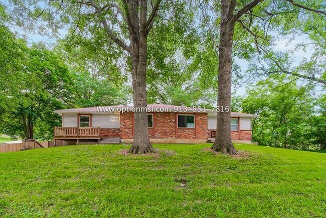 Building Photo - Very Spacious and ready for immediate move...
