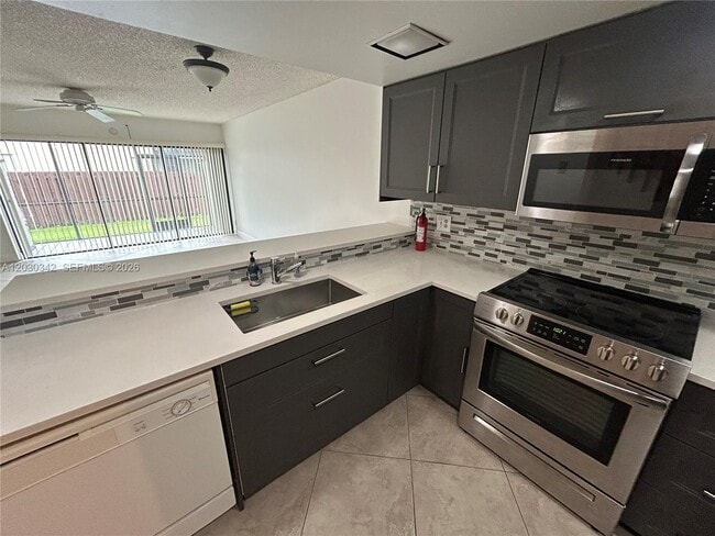 Building Photo - 4401 SW 70th Ter