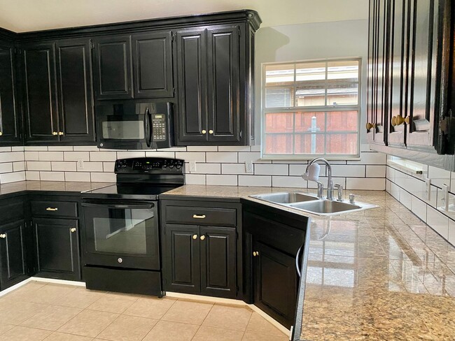 Building Photo - 4805 Stag Horn Dr