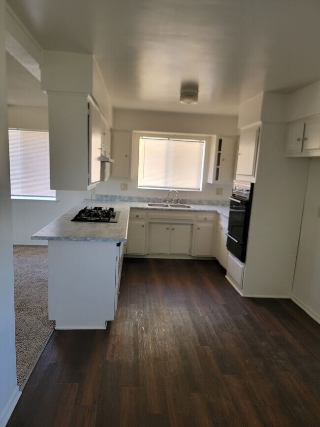 Building Photo - ALMOST DONE RIALTO FOUR BEDROOM