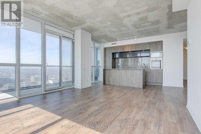 Building Photo - 88 Blue Jays Way