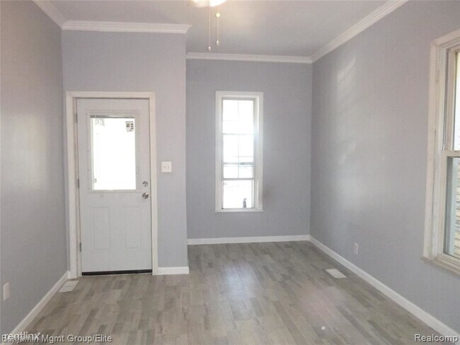 Foto del edificio - 5 br, 1.5 bath House - 408 Mount Vernon St