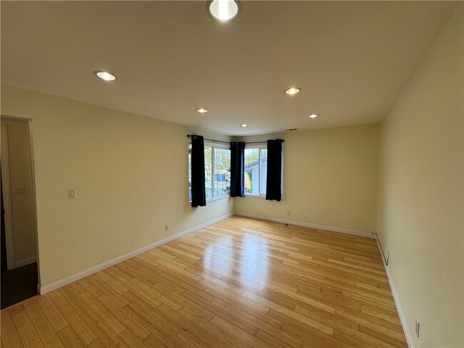 Building Photo - 633 Hillcrest St