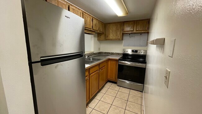 Building Photo - 7177 E Bank Dr