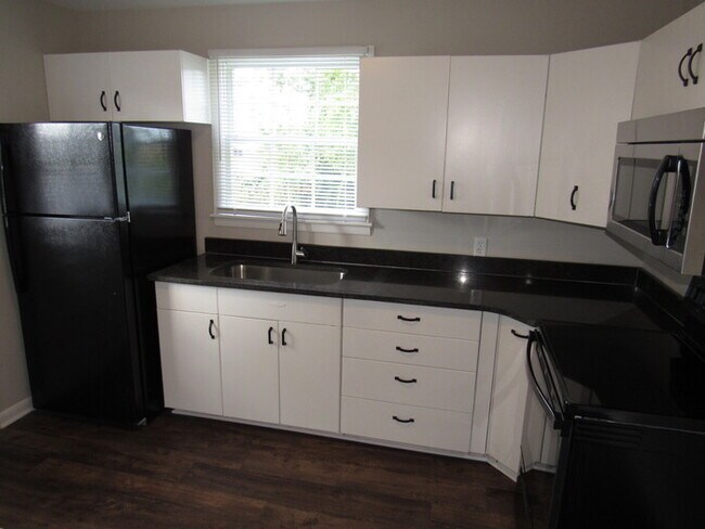 Foto del edificio - North Nashville 3 bedroom home with renovations!