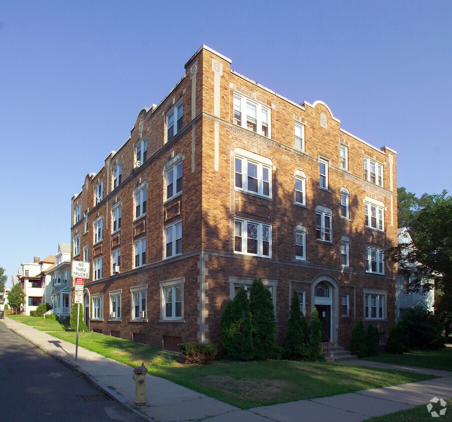 Building Photo - 230 Fort Pleasant Ave