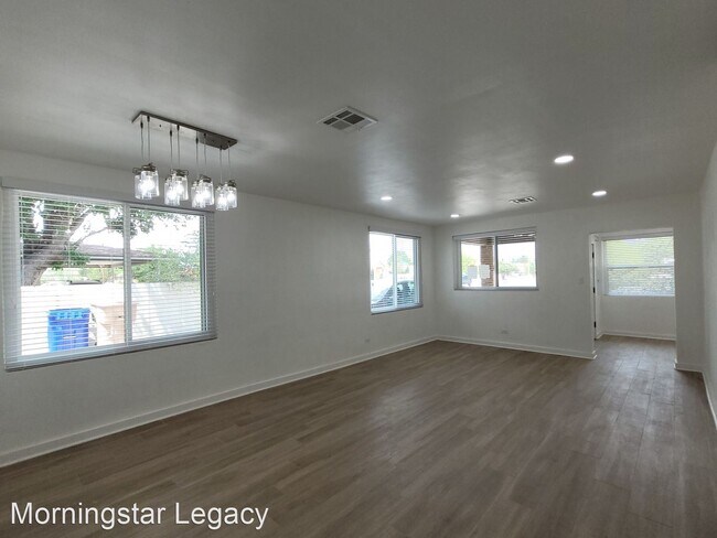 Building Photo - 2 br, 1 bath House - 808 S Melendres St