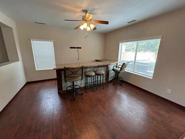 Building Photo - 26066 W Yukon Dr