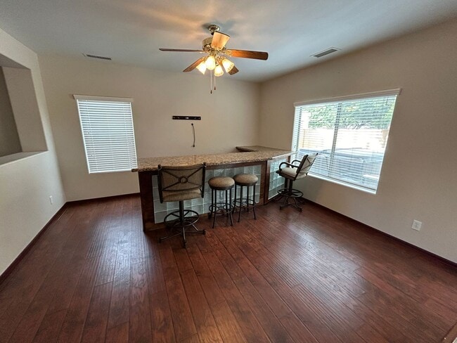 Foto del edificio - 26066 W Yukon Dr
