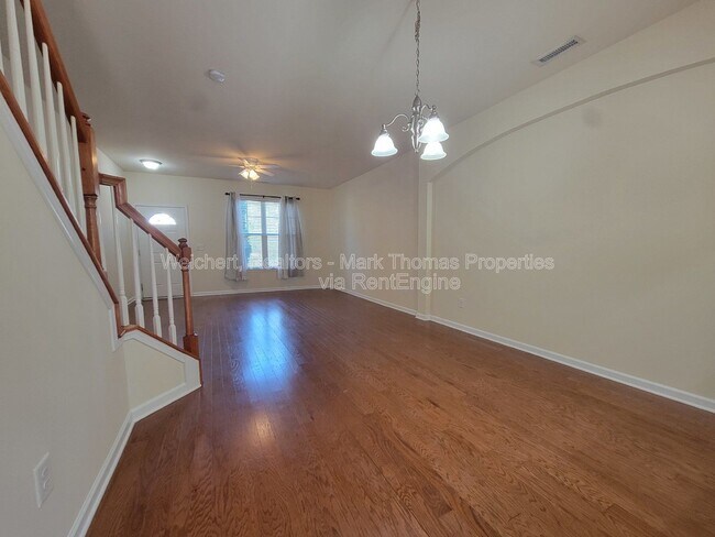 Foto del edificio - 100 Stratford Lakes Dr
