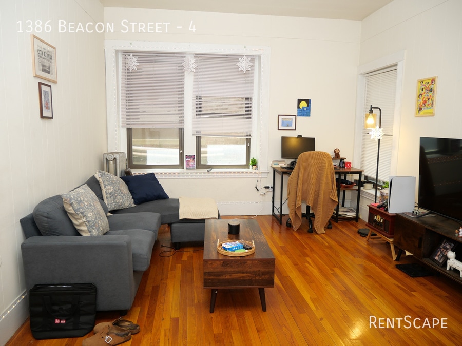 Primary Photo - 1386 Beacon St