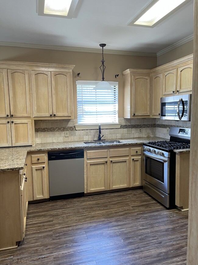 Building Photo - 17311 Lake Azalea Dr