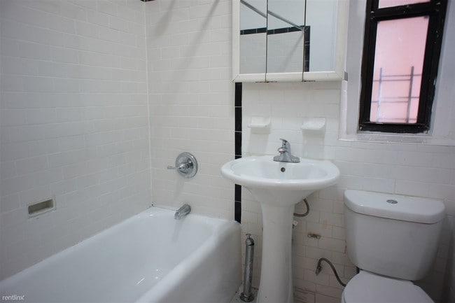 Building Photo - 1 br, 1 bath  - 3155 Grand Concourse