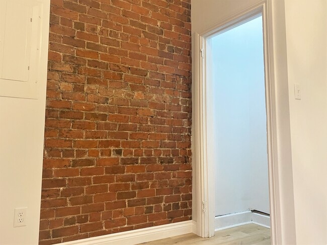 Building Photo - 55 Carmarthen St