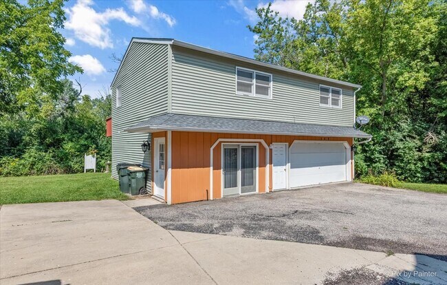 Building Photo - 548 N Hainesville Rd