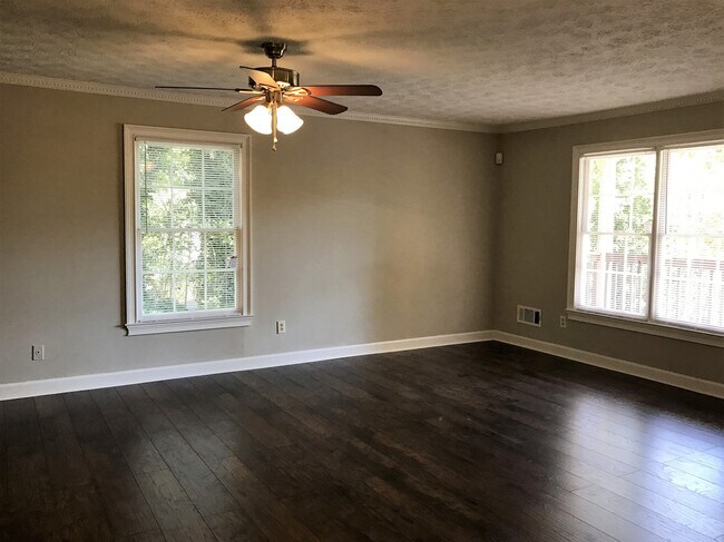 Foto del edificio - Charming 3br/2.5ba in Move-In Condition!! ...