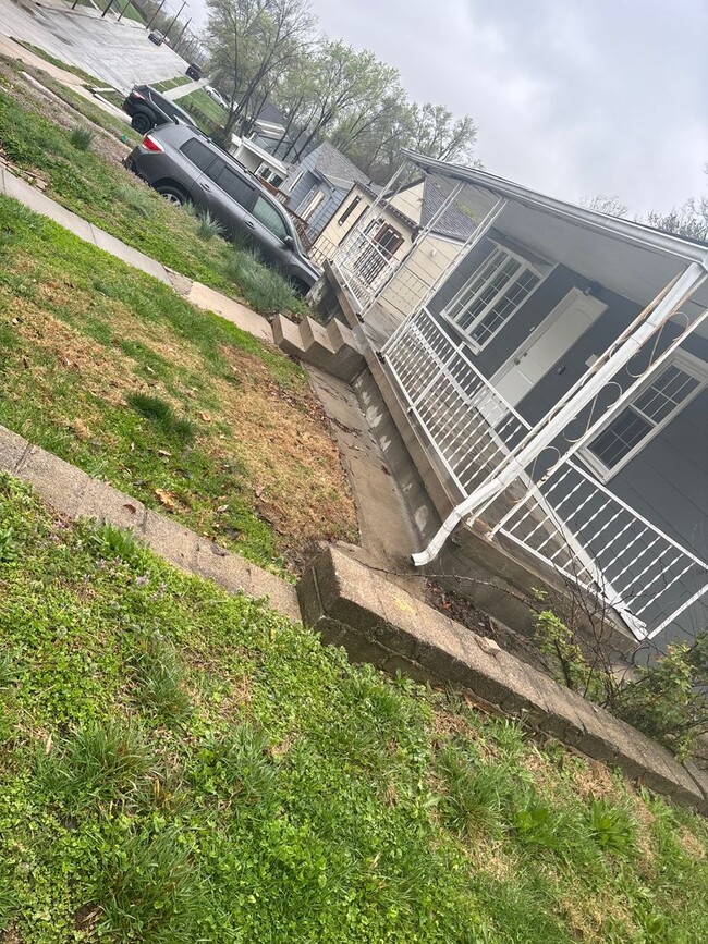 Building Photo - Updated 2 Bedroom Home – BLUE DISTRICT