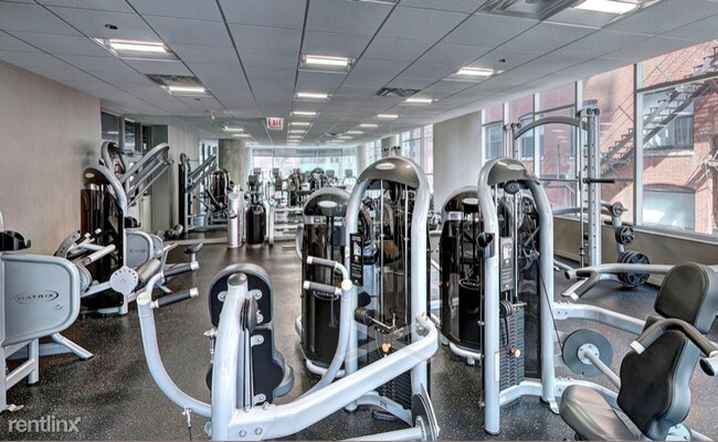 Foto del edificio - Studio, 1 bath Condo - 700 N LaSalle Dr