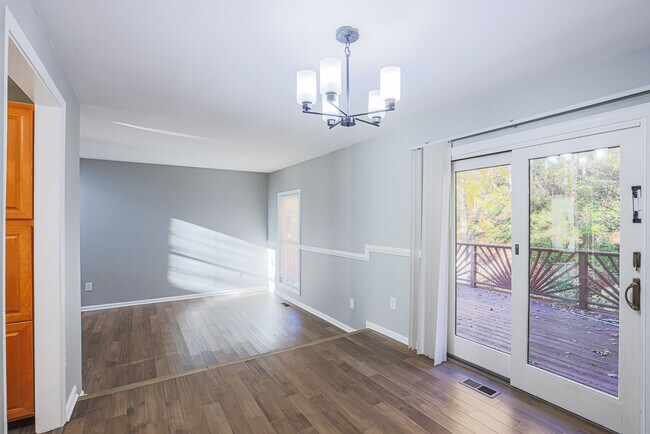 Foto del edificio - 733 Farnham Pl