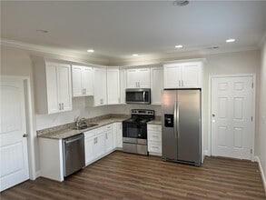 Building Photo - 102 B Oak Ln