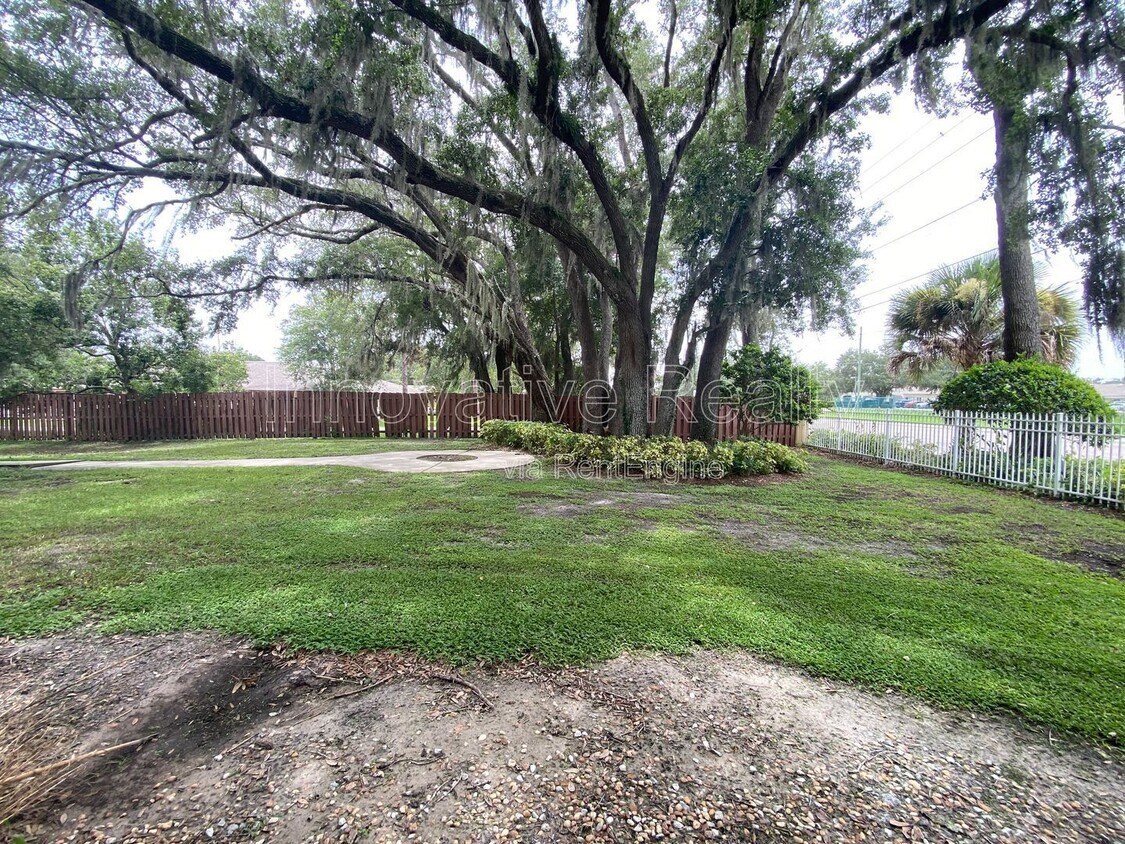 Foto del edificio - 2482 Temple Grove Ln