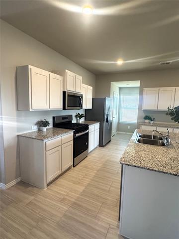 Foto del edificio - 5561 Rollins Dr