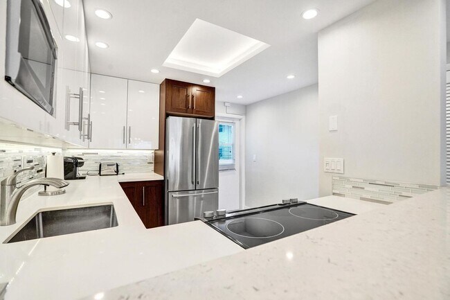 Foto del edificio - 450 Paradise Isle Blvd